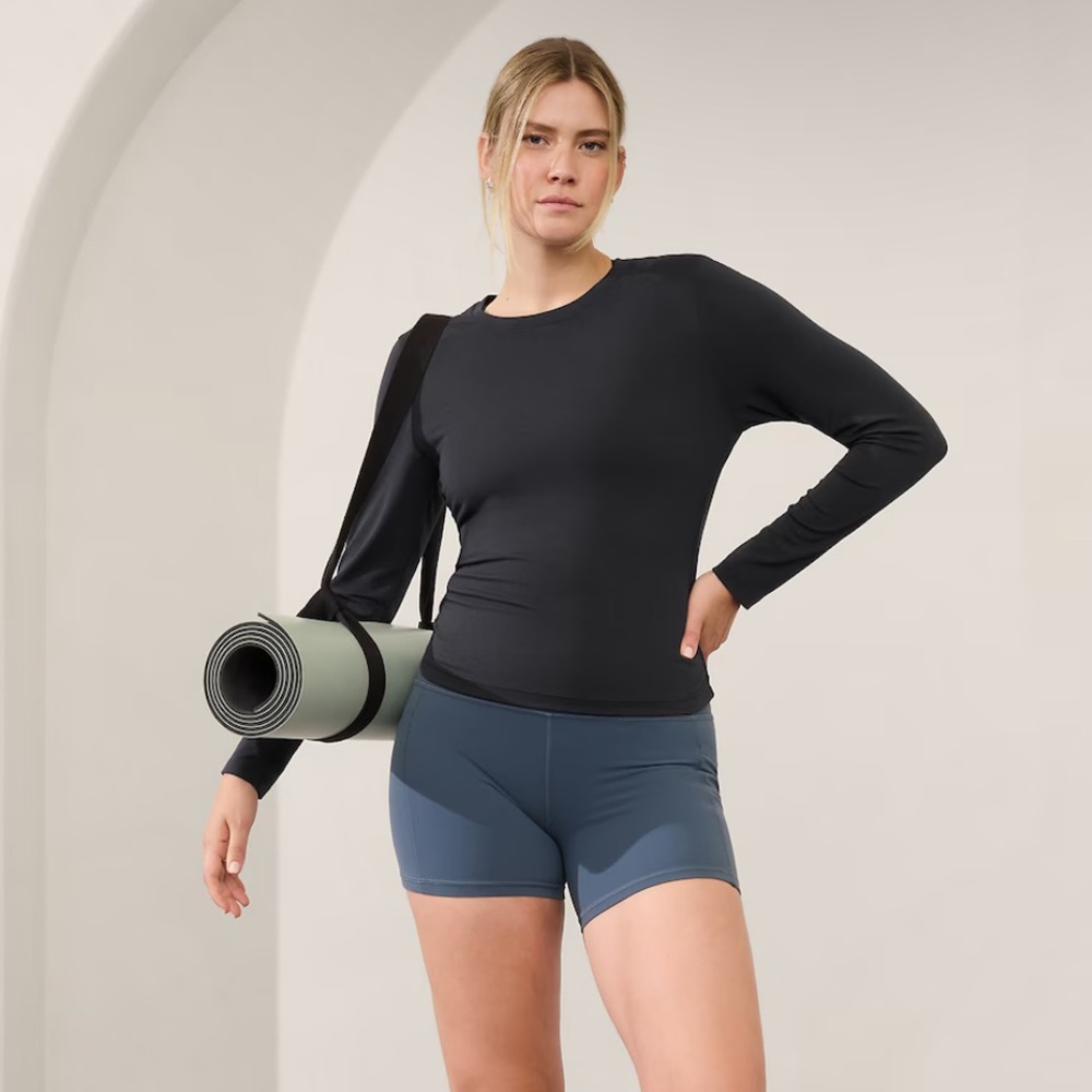 NWT SOLD OUT Athleta cinch long sleeve yoga workout top medium